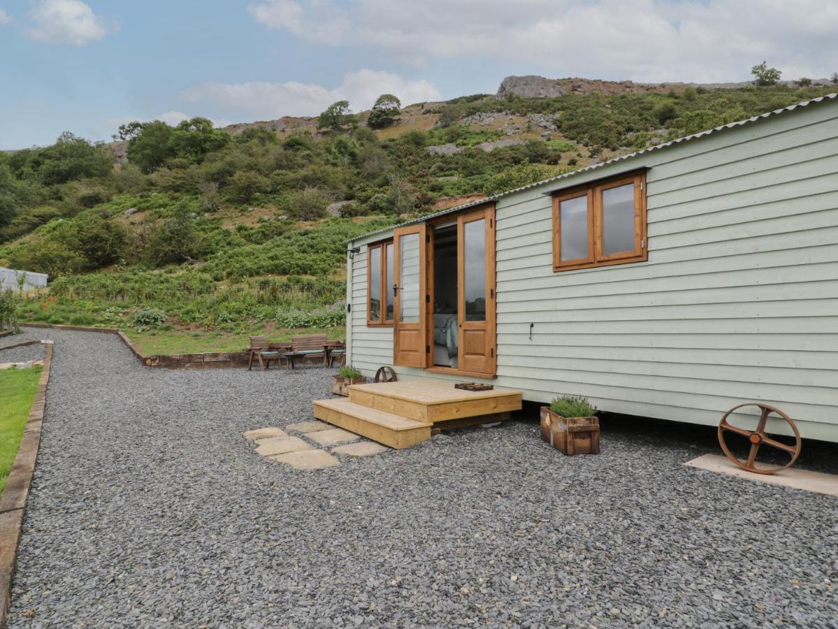 Tan Y Castell Shepherds Hut Llangollen Exteriér fotografie