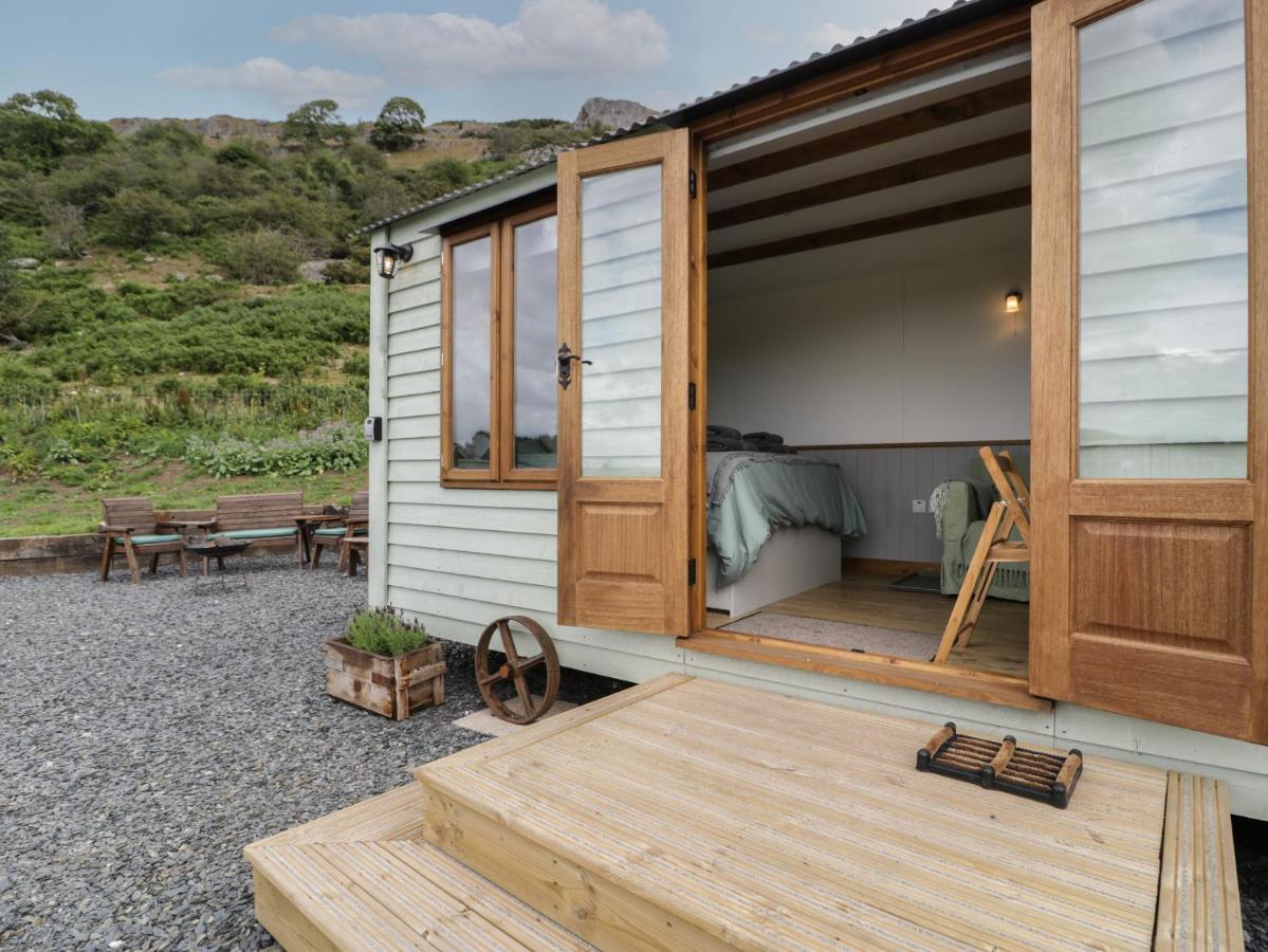 Tan Y Castell Shepherds Hut Llangollen Exteriér fotografie